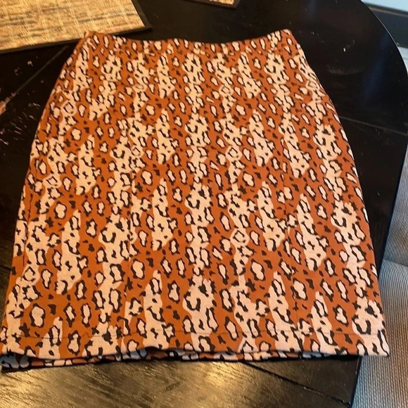 EUC: Maeve Leopard Pencil Skirt - Picture 2 of 4